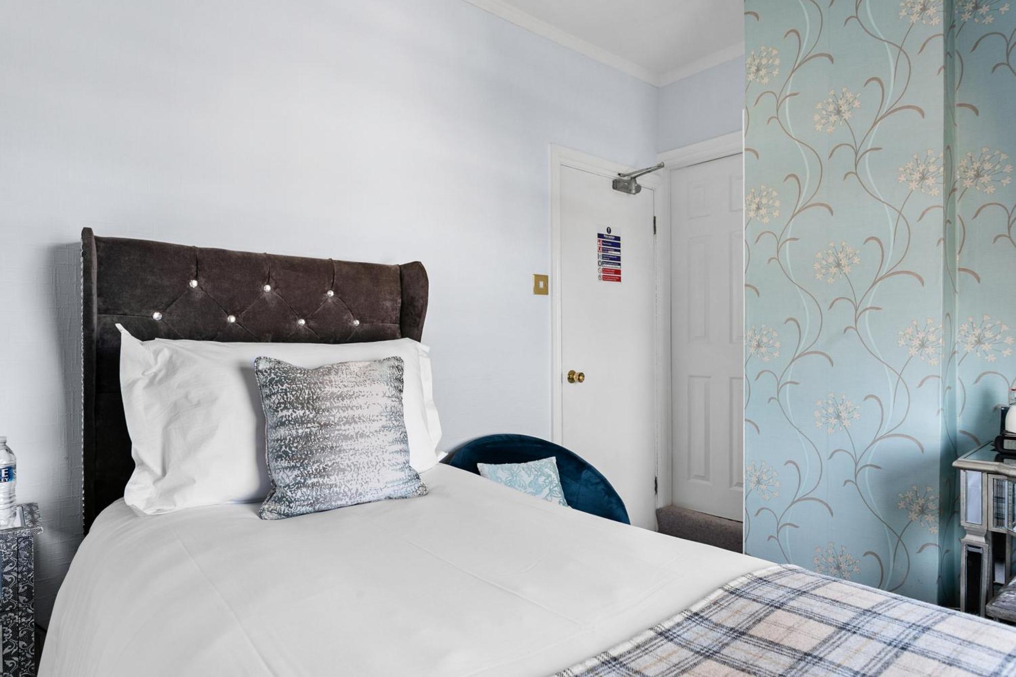 The Station Guest House Galmpton Exteriér fotografie