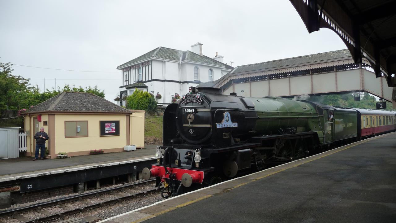 The Station Guest House Galmpton Exteriér fotografie